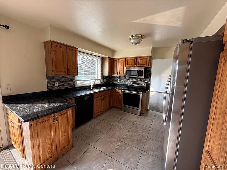 5164 Crowfoot Dr — Photo 13