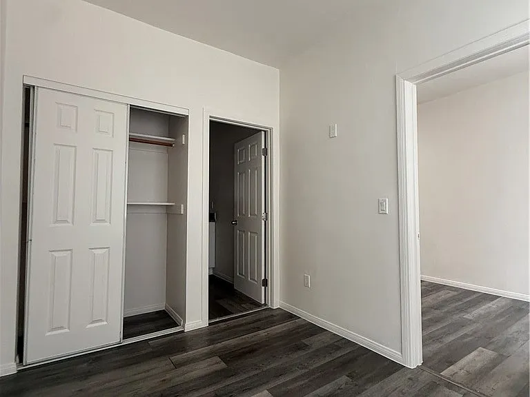 2001 Cedar Ave #13 — Photo 4