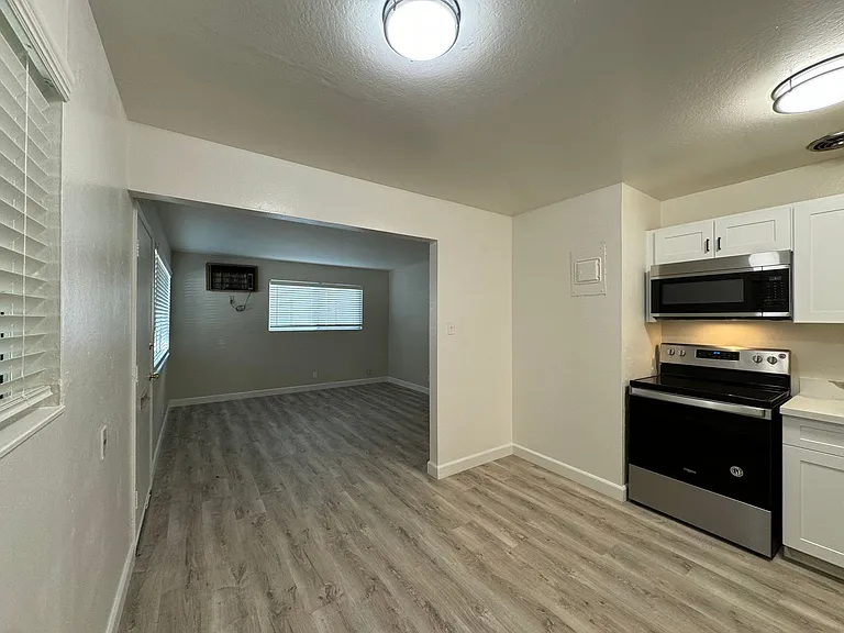 2309 I Street — Photo 5