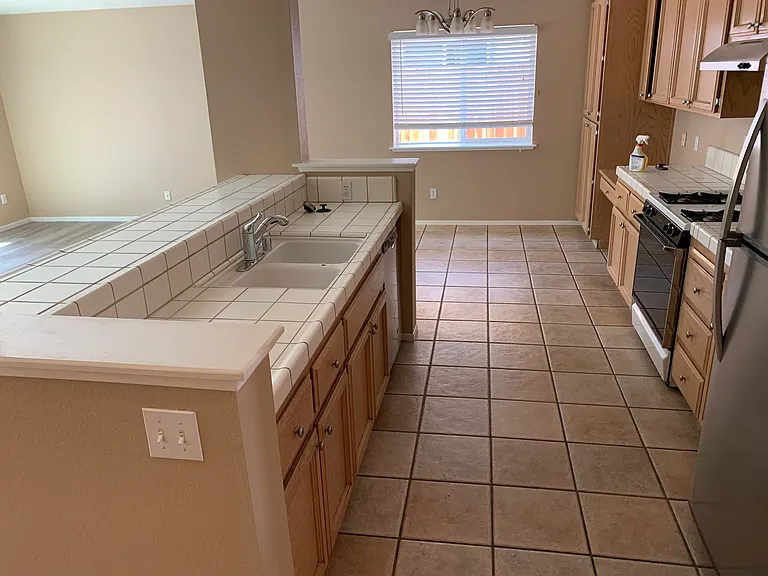 584 Ariel Ct — Photo 5