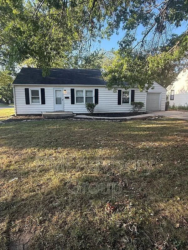 3 bed, 1.0 bath, 1008 sqft, $1,220 — Photo 1