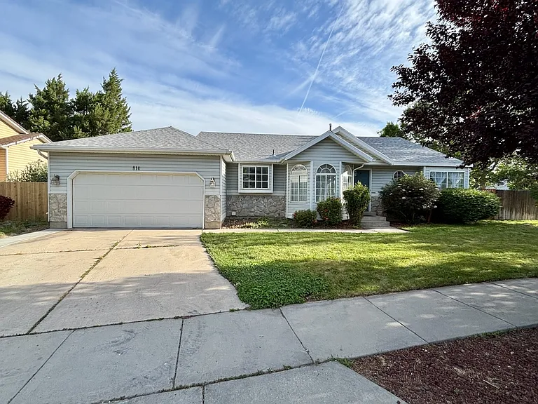 814 W Sweet Meadow Ln — Photo 2
