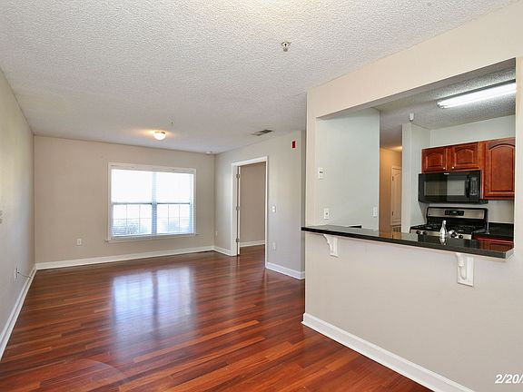 3rd image of 2071 Dixie Belle Dr APT D