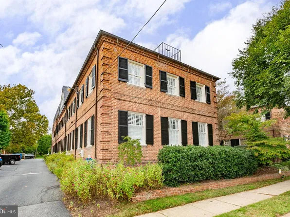 1214 Sophia St, Fredericksburg, VA 22401