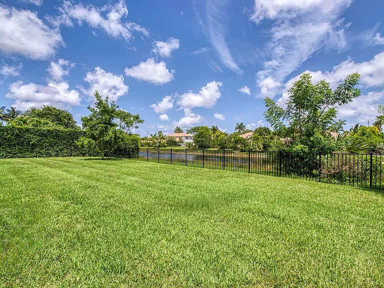 172 Manor Cir — Photo 33
