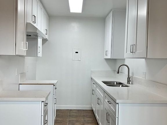 3rd image of 306 E Hyde Park Blvd APT 2