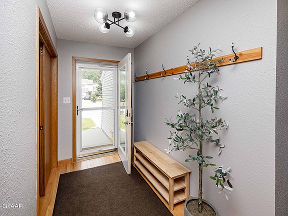 3rd image of 22 Vail Cir