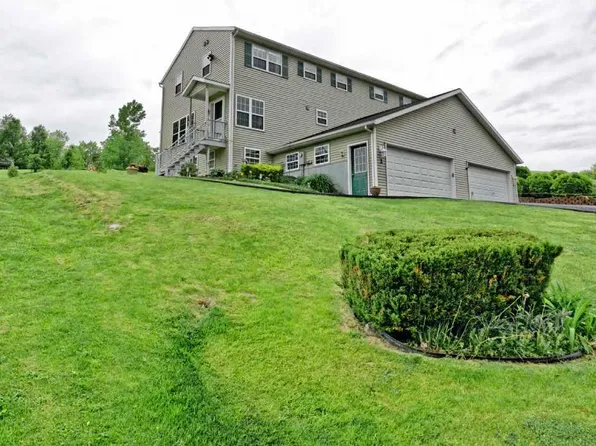 2 Riverboat Ln, Waterford, NY 12188
