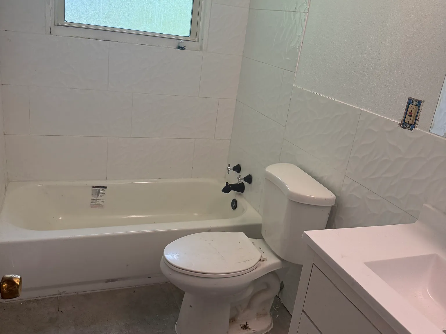 3 bed, 1.5 bath, 10140 sqft, $1,400 — Photo 3