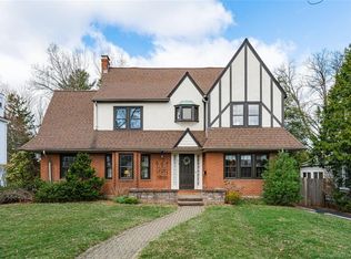 319 Quaker Ln N, West Hartford, CT 06119