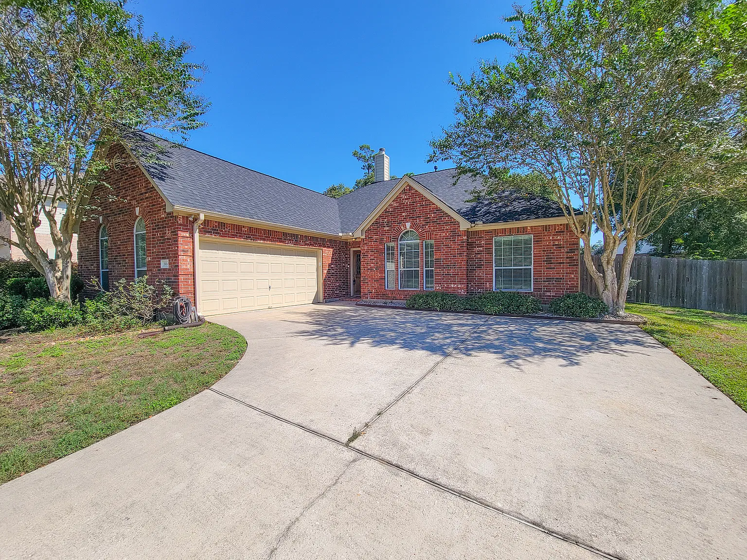 3 bed, 1957 sqft, $2,100 — Photo 2