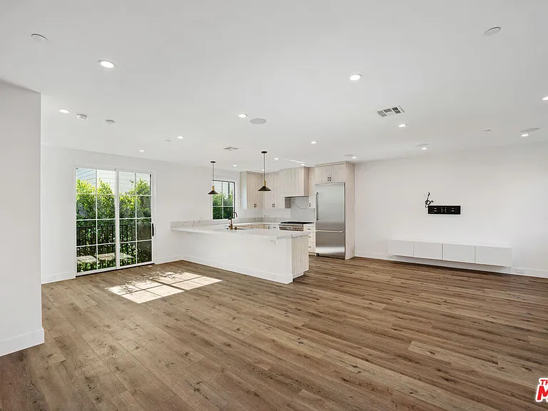 5330 Agnes Ave #1/2 — Photo 5