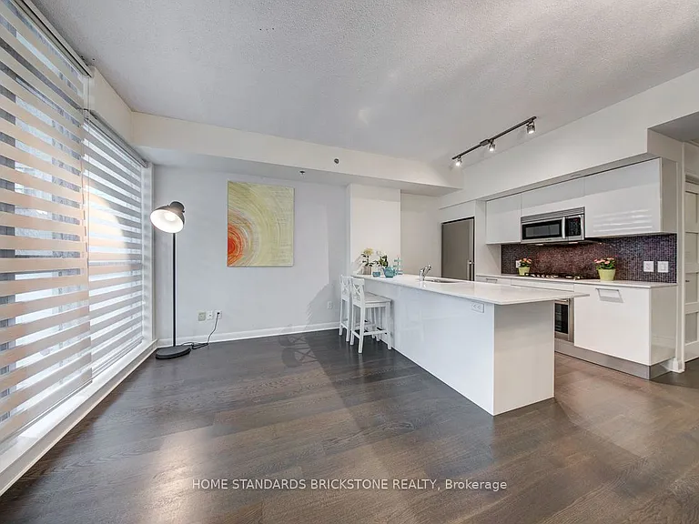 375 King St W #506 — Photo 18