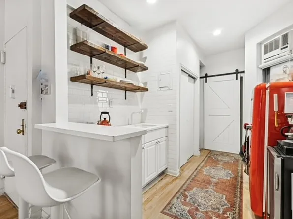 512 East 83rd Street image 4 of 13