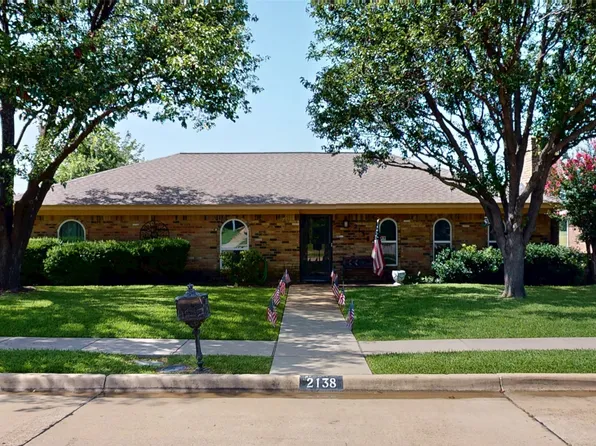 2138 Wellington Dr, Grand Prairie, TX 75051