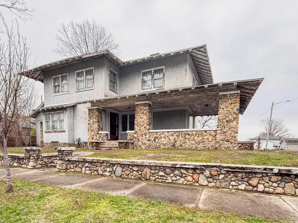 704 N 7th St, Vincennes, IN 47591