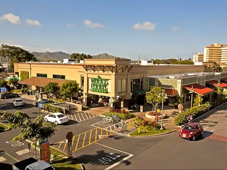 10 minute walk to the heart of Kailua Town