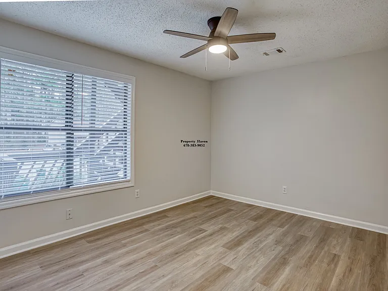 4031 Hawthorne Cir SE #2 — Photo 6