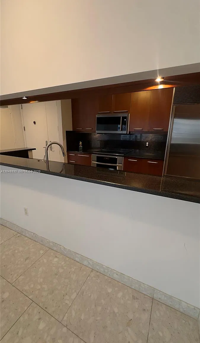 Carbonell Condo — Photo 2