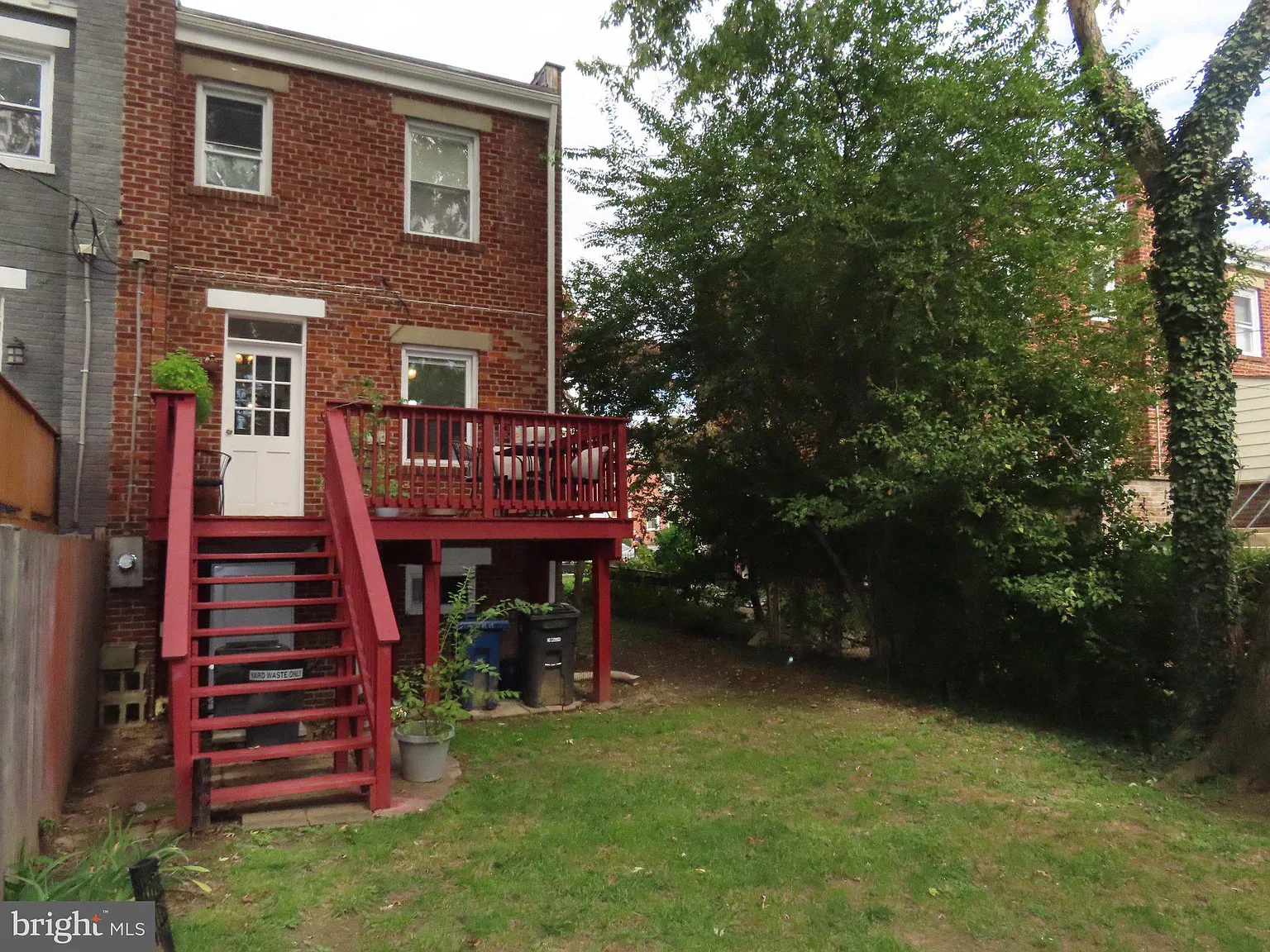 3 bed, 2.0 bath, 1216 sqft, $3,300 — Photo 3