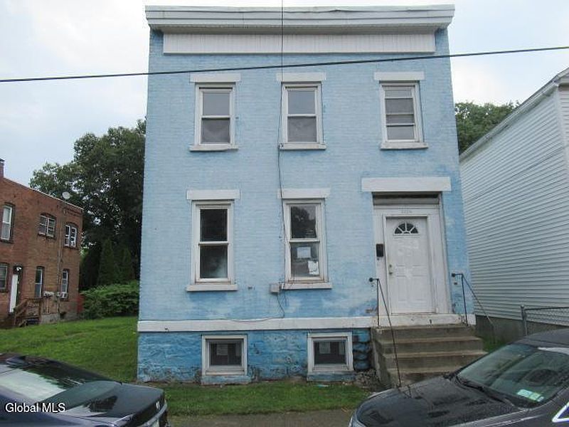 2nd image of 2326 Broadway