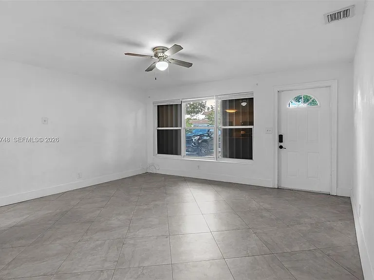 1640 NE 33rd St — Photo 11