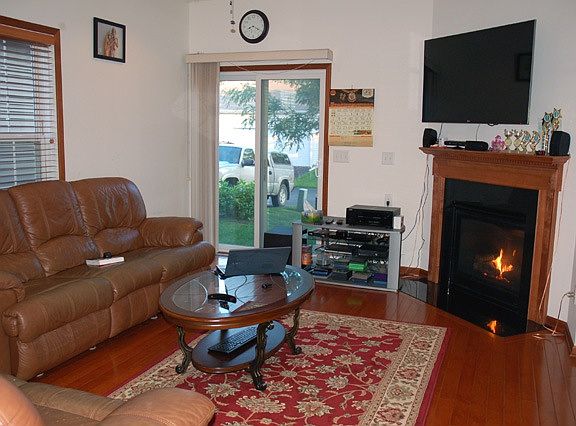 Family Room & Gas Fireplace