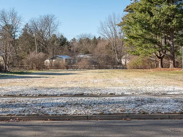 5915 Leeway Dr, Midland, MI 48640