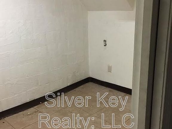 3rd image of 107 Forrest Ave APT 5