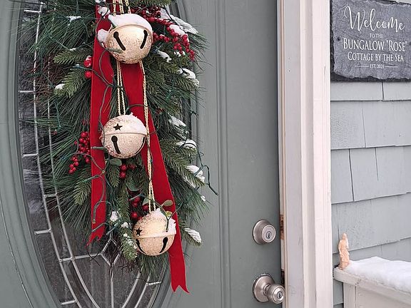 New England Christmas, front door entry.
