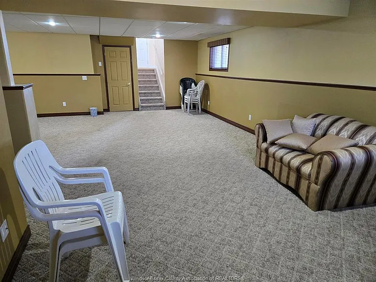 1504 Fuller Cres — Photo 11