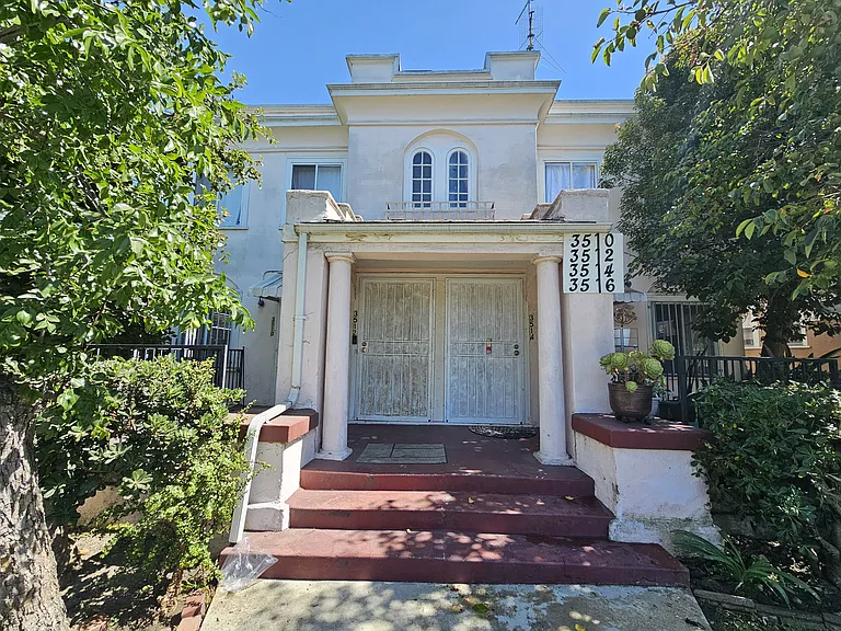 3510 White House Pl — Photo 1