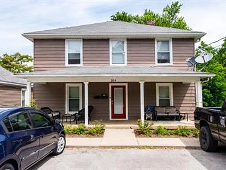 104 E Madison St — Photo 11