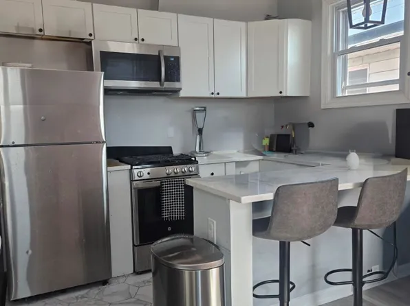348 East 55th Street image 2 of 8