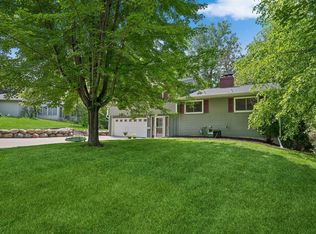 11409 Royzelle Ln, Minnetonka, MN 55305