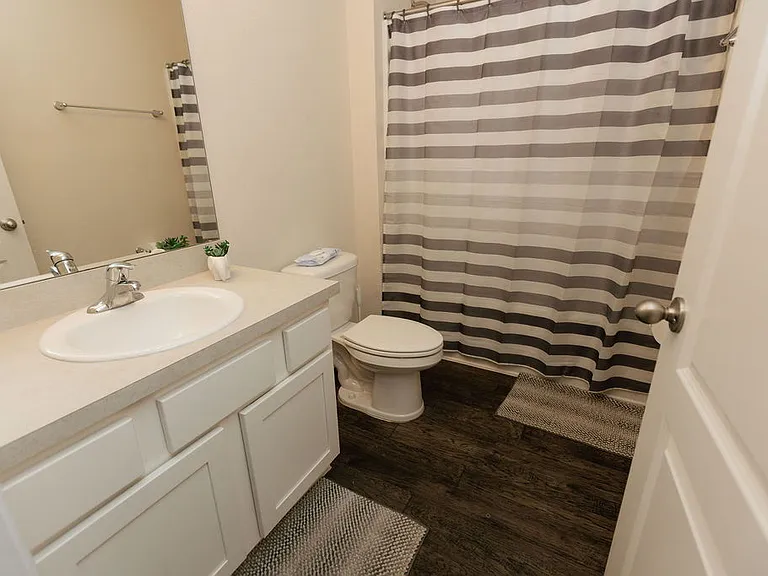 2170 Englewood Ct — Photo 9