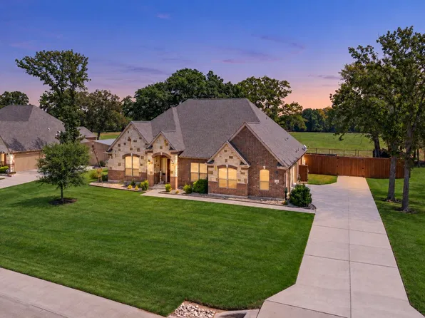 107 Willow Oak Dr, Krugerville, TX 76227