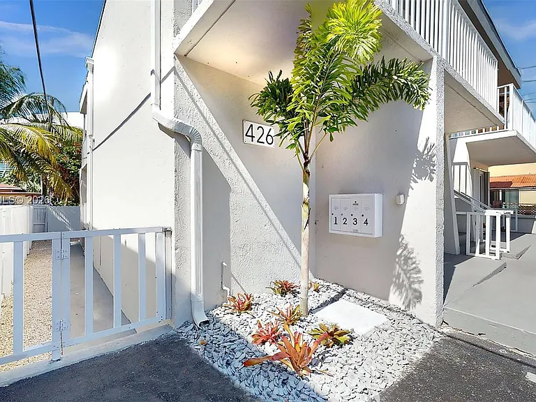 426 NW 13th Ave #2 — Photo 3