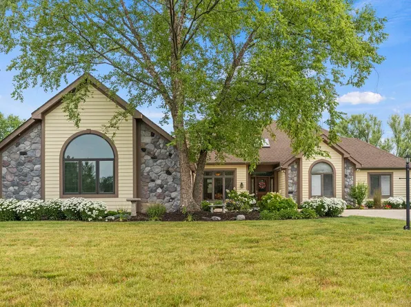 4417 Spring Burn Dr, Fort Wayne, IN 46835