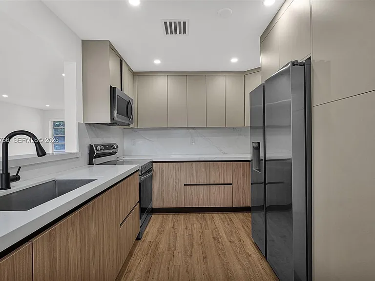 8201 SW 42nd St — Photo 11
