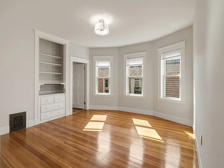 18 Peverell St #3 — Photo 13