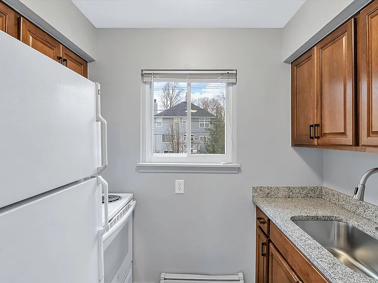 327 Lysander St — Photo 12