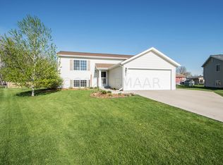325 Meridian Cir, Mapleton, ND 58059