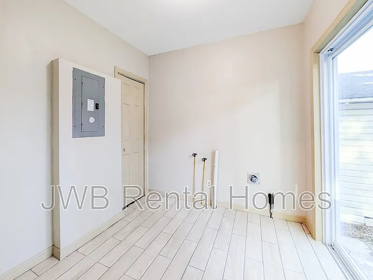 2040 N Laura St — Photo 11