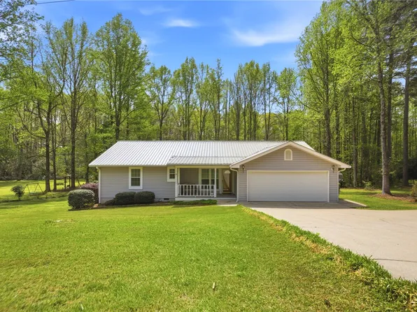 305 Wildwood Rd, Seneca, SC 29691