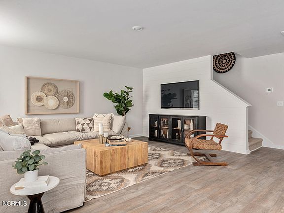 3rd image of 5338 Meagan Lane NE #003