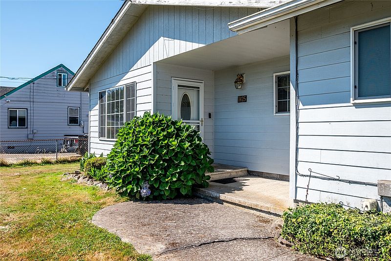 4th image of 1425 33rd Avenue