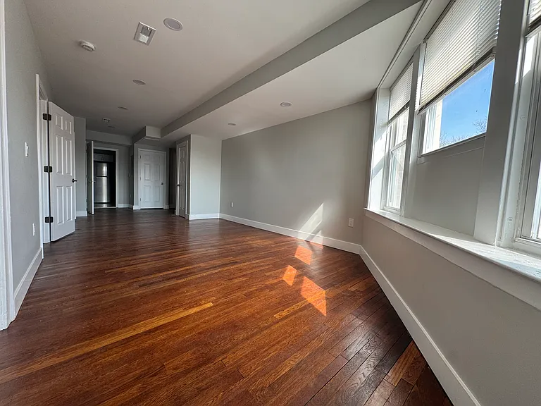 11 Gorham Ave #C302 — Photo 4