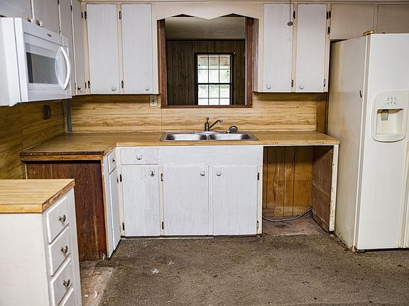 5th image of 762 Ash St