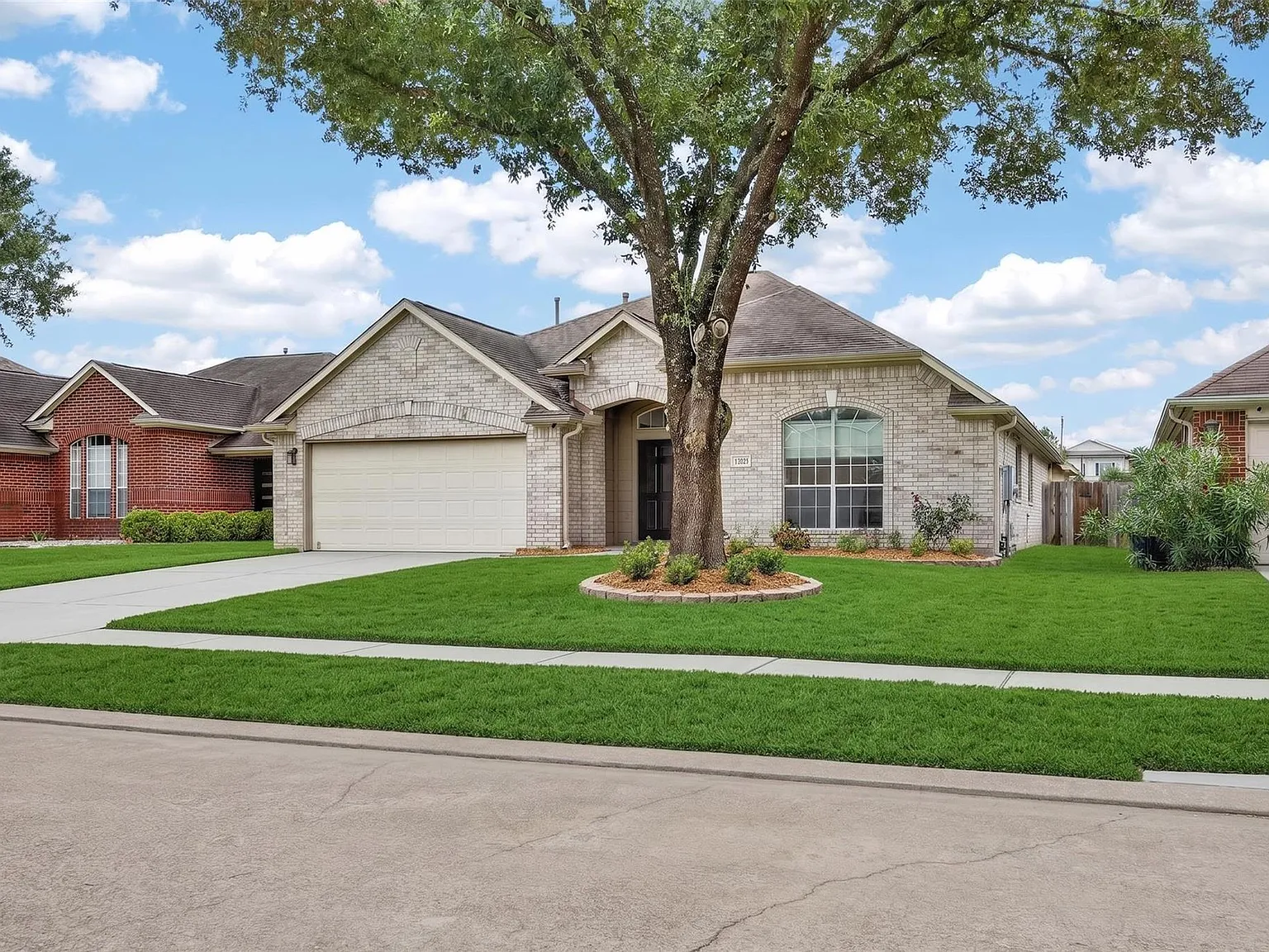 4 bed, 2.0 bath, 2115 sqft, $2,200 — Photo 3